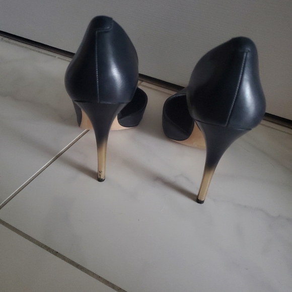 Black Stiletto - Picture 2 of 7